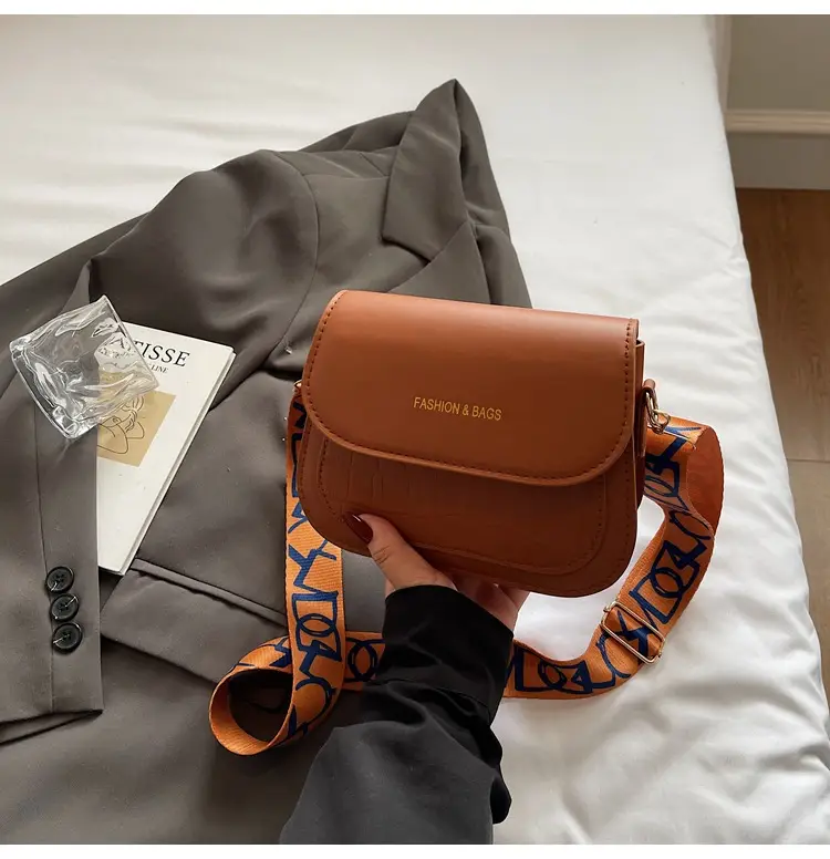 White Minimalist Shoulder Bag for Women 2026 — feature 11