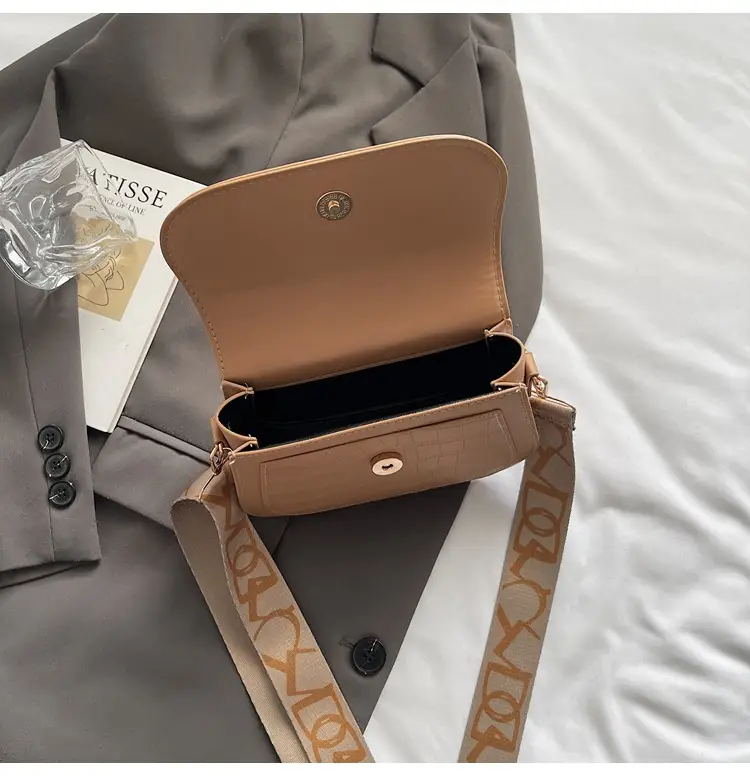 White Minimalist Shoulder Bag for Women 2026 — feature 33