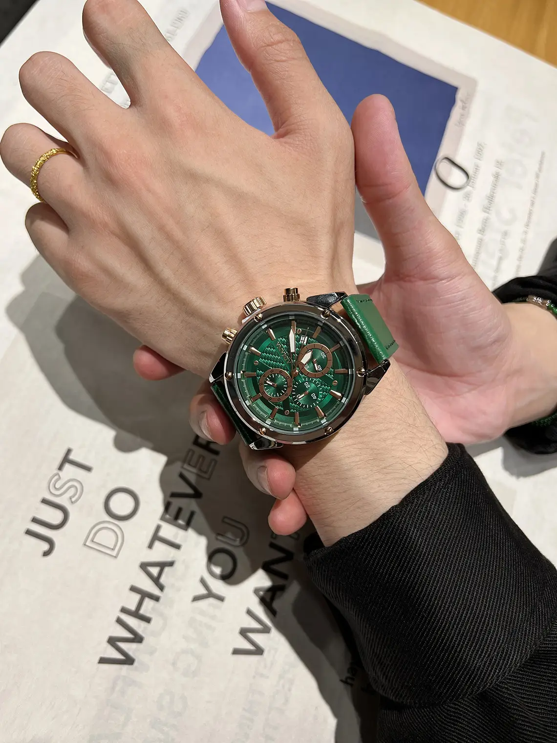 Men's Luminous Quartz Watch with Live Broadcast Display — feature 10