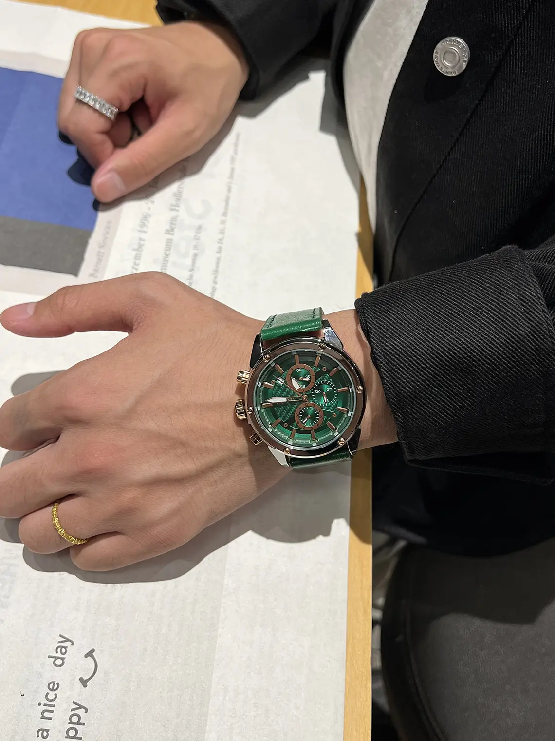 Men's Luminous Quartz Watch with Live Broadcast Display — feature 12