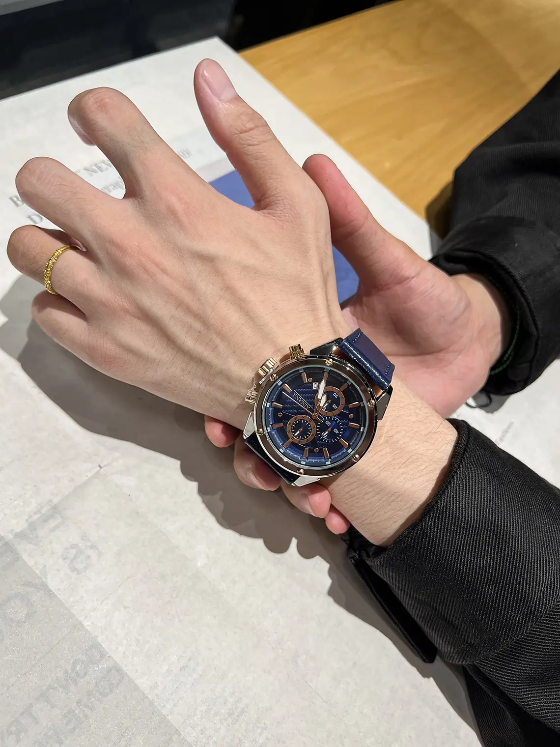 Men's Luminous Quartz Watch with Live Broadcast Display — feature 16