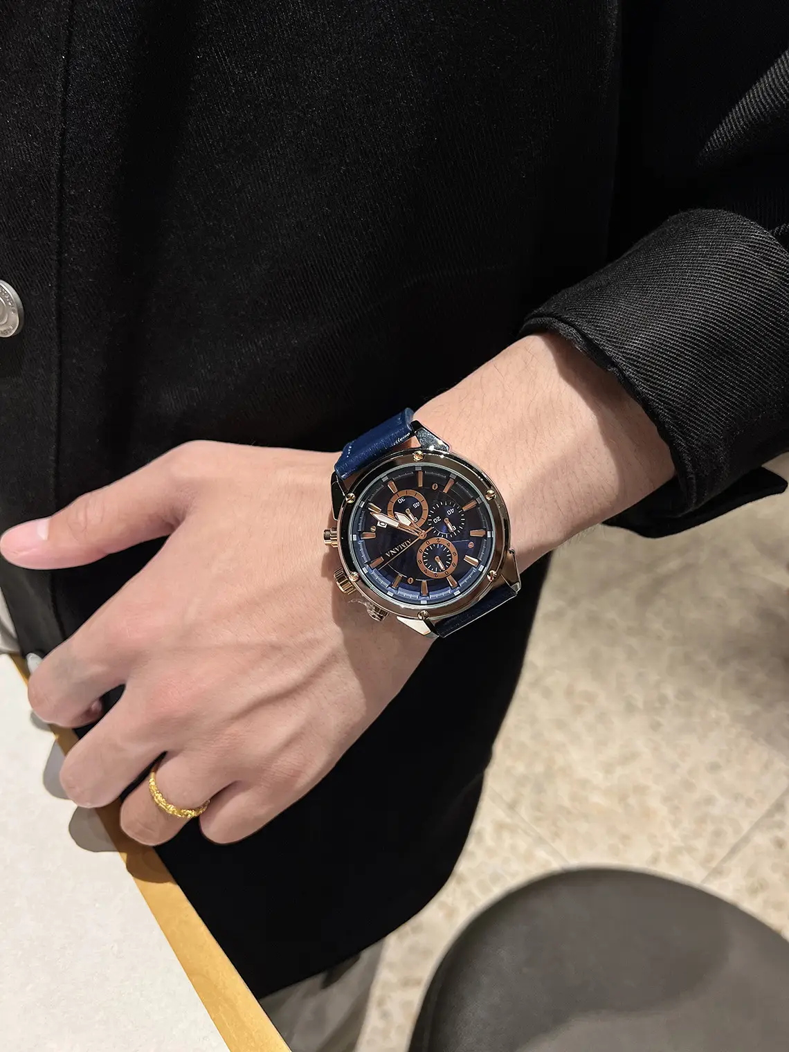 Men's Luminous Quartz Watch with Live Broadcast Display — feature 17