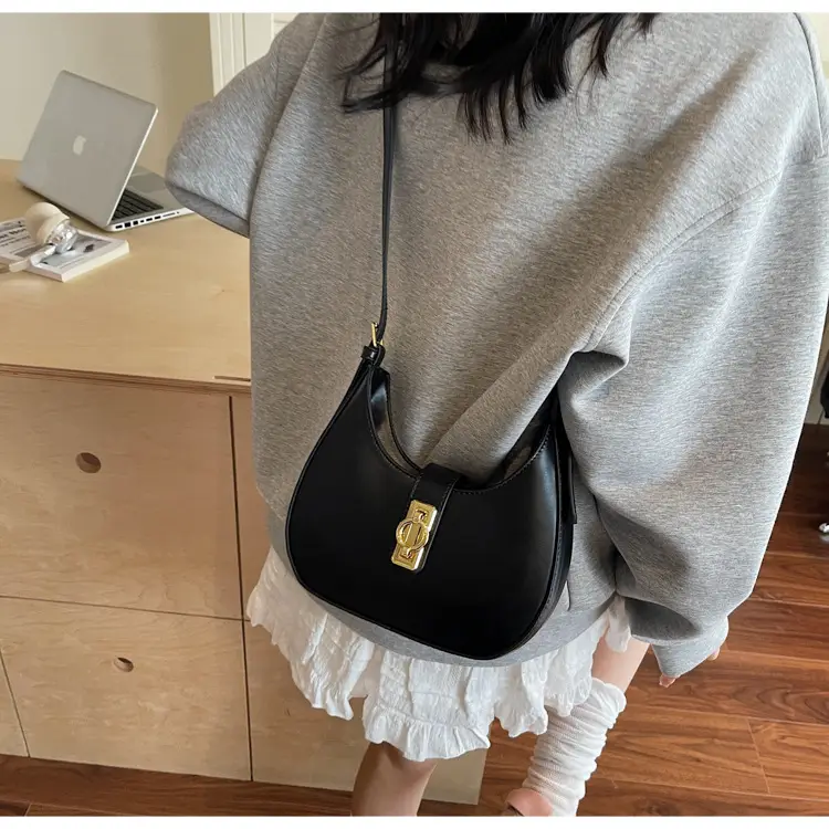 Red Saddle Bag Women 2025 New Arrival — feature 11