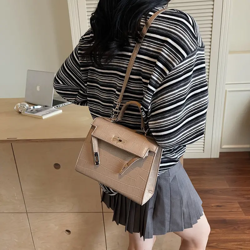 Stylish White Crossbody Bag Set for Women - Image 6