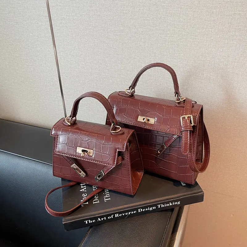 Stylish White Crossbody Bag Set for Women - Image 4