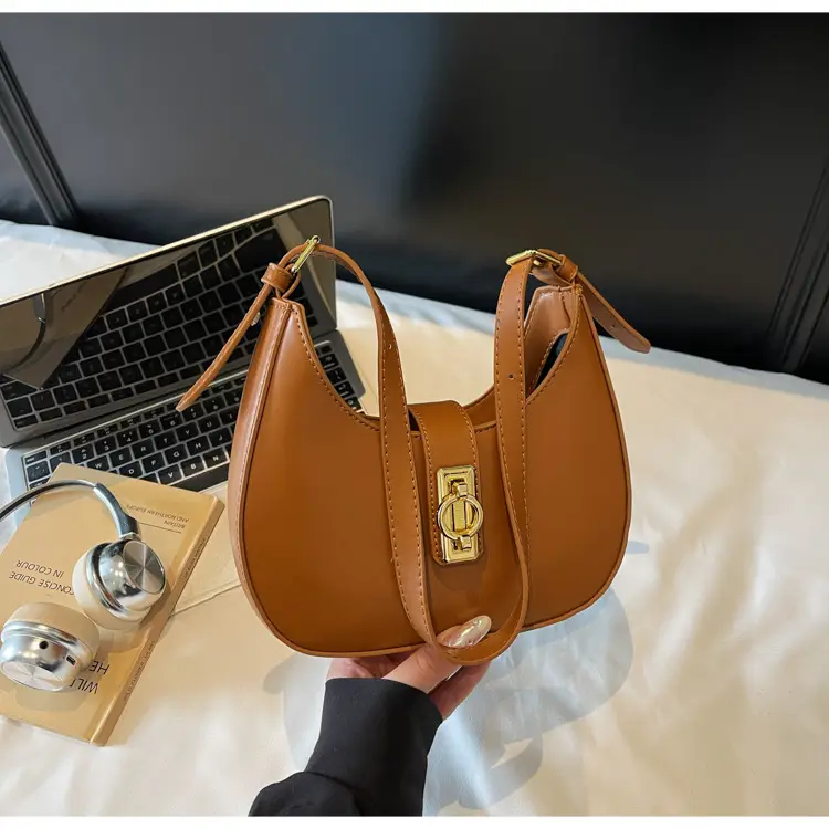 Women's Large Capacity Underarm Bag Brown Leather — feature 18