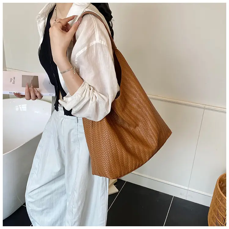 Korean Niche Tan Shoulder Bag Large Capacity — feature 15