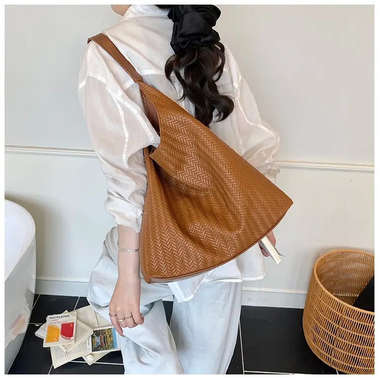 Korean Niche Tan Shoulder Bag Large Capacity — feature 16