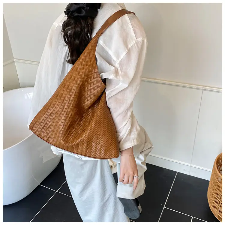 Korean Niche Tan Shoulder Bag Large Capacity — feature 17