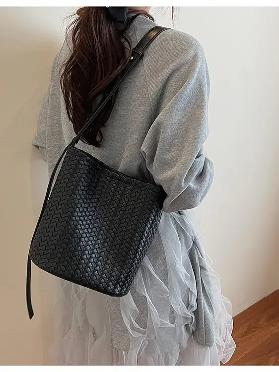 Red Woven Crossbody Bag for Women Summer Commute - Image 7