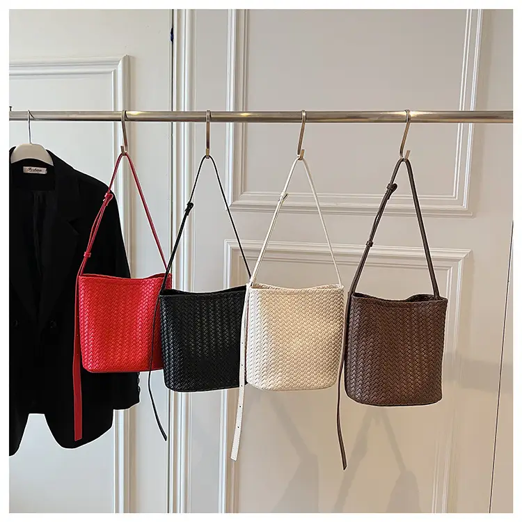 Red Woven Crossbody Bag for Women Summer Commute — feature 1