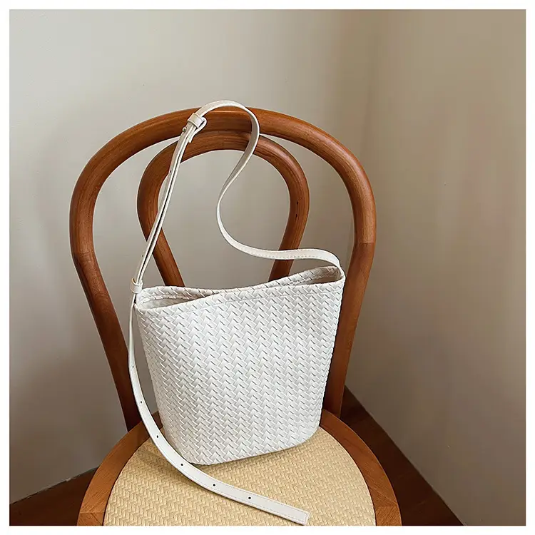 Red Woven Crossbody Bag for Women Summer Commute — feature 11