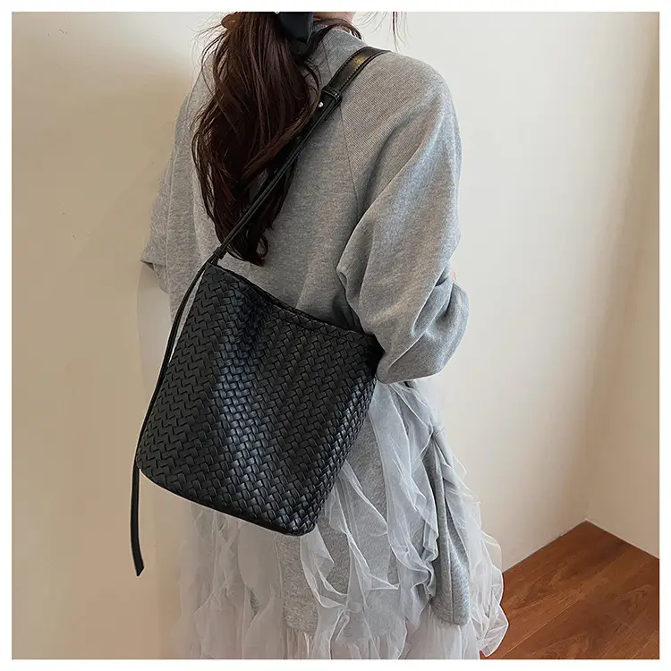 Red Woven Crossbody Bag for Women Summer Commute — feature 27
