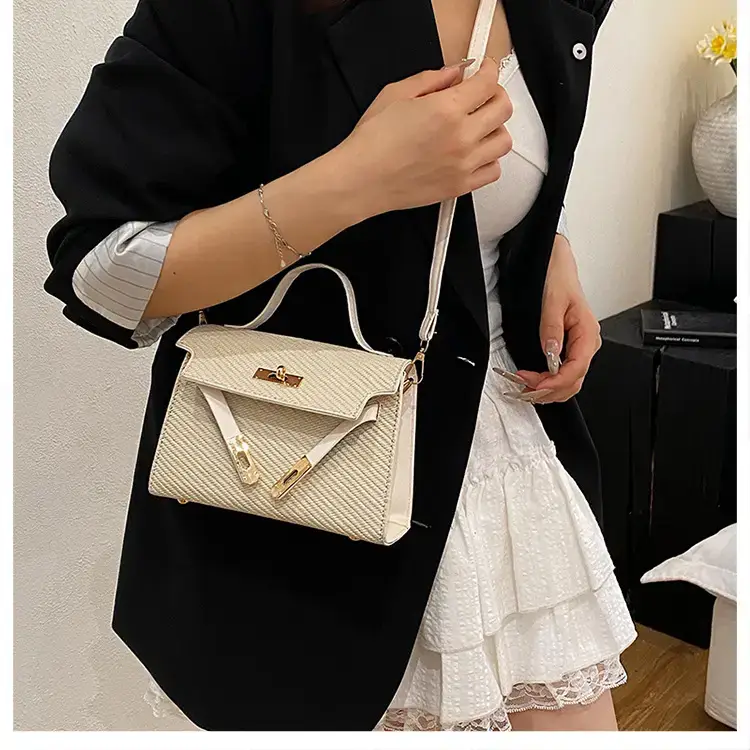 Niche High-End Textured Crossbody Bag White Gold — feature 12