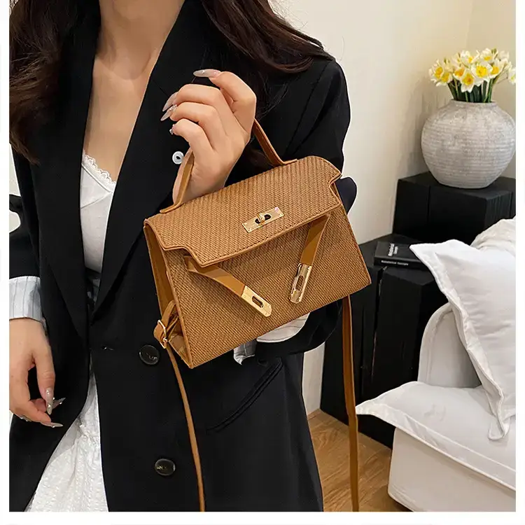 Niche High-End Textured Crossbody Bag White Gold — feature 13