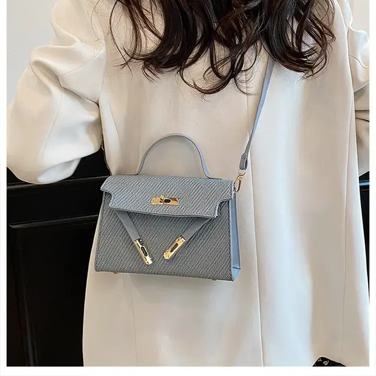 Niche High-End Textured Crossbody Bag White Gold — feature 17