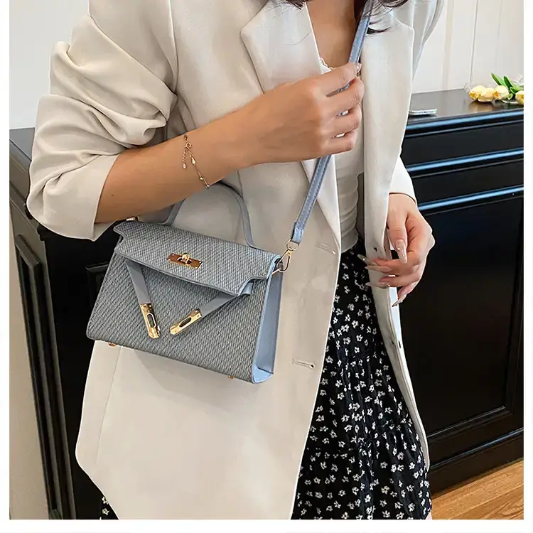 Niche High-End Textured Crossbody Bag White Gold — feature 18