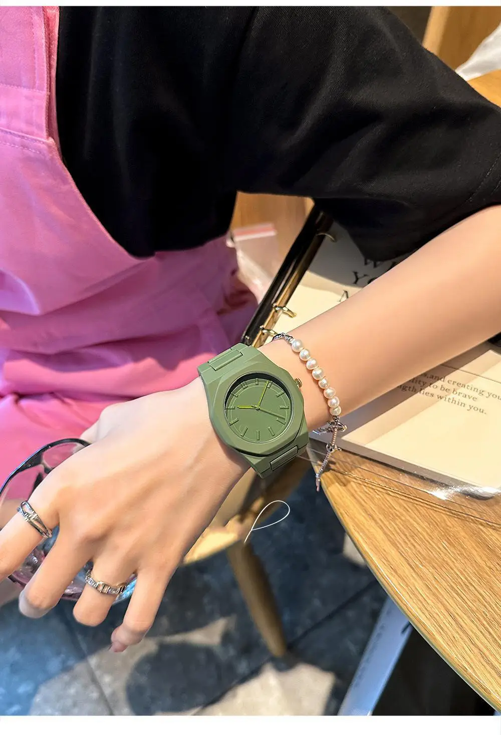 Pink High-End Women's Quartz Watch 2025 — feature 4