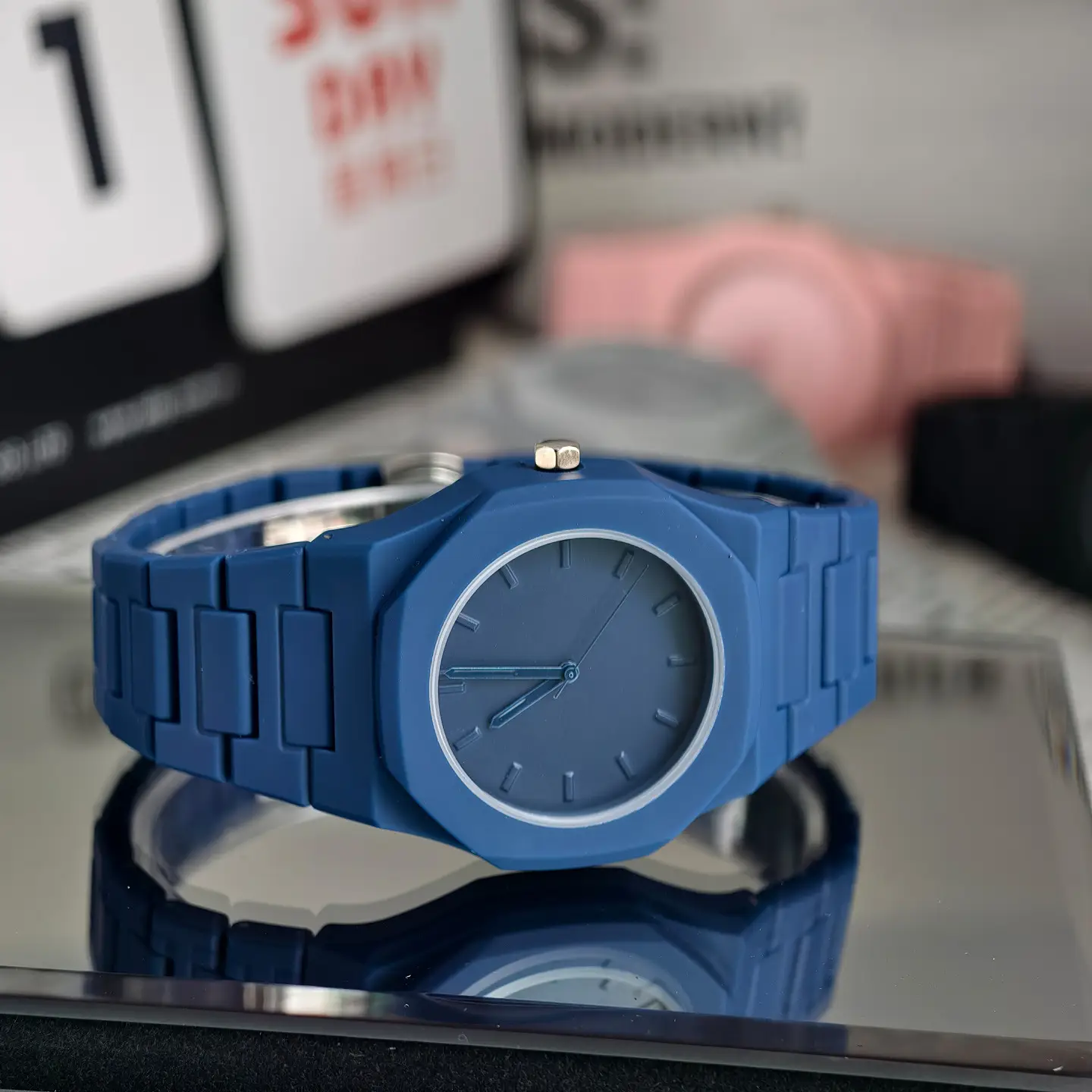 Pink High-End Women's Quartz Watch 2025 — feature 7