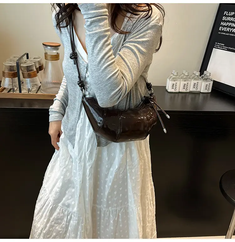 Retro Brown Croc Patch Bag 2025 New Style — feature 13