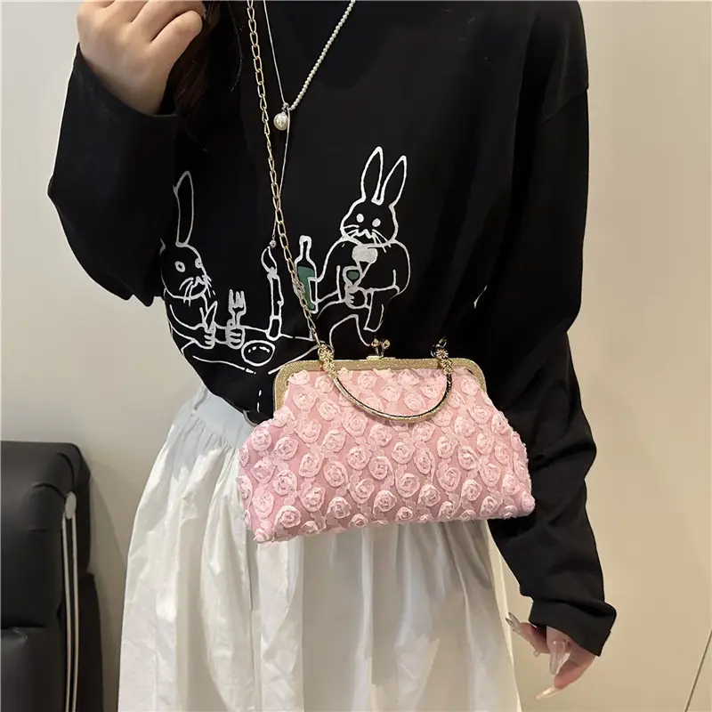 White Textured Clip Chain Crossbody Bag for Women - Image 7