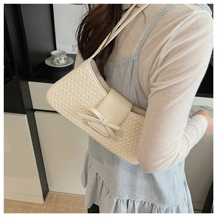 2025 Summer Niche Bag for Women Beige Textured Shoulder Bag — feature 16