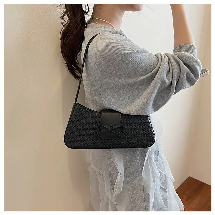 2025 Summer Niche Bag for Women Beige Textured Shoulder Bag — feature 17