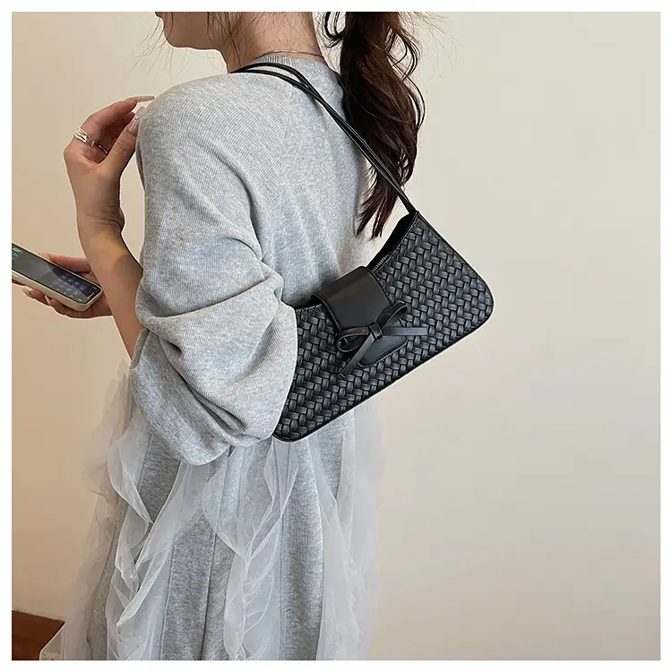 2025 Summer Niche Bag for Women Beige Textured Shoulder Bag — feature 18