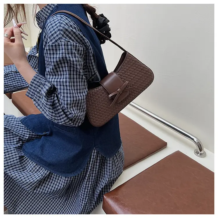2025 Summer Niche Bag for Women Beige Textured Shoulder Bag — feature 19