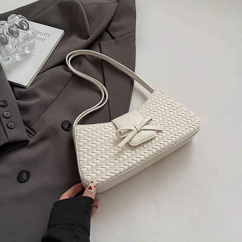 2025 Summer Niche Bag for Women Beige Textured Shoulder Bag — feature 24