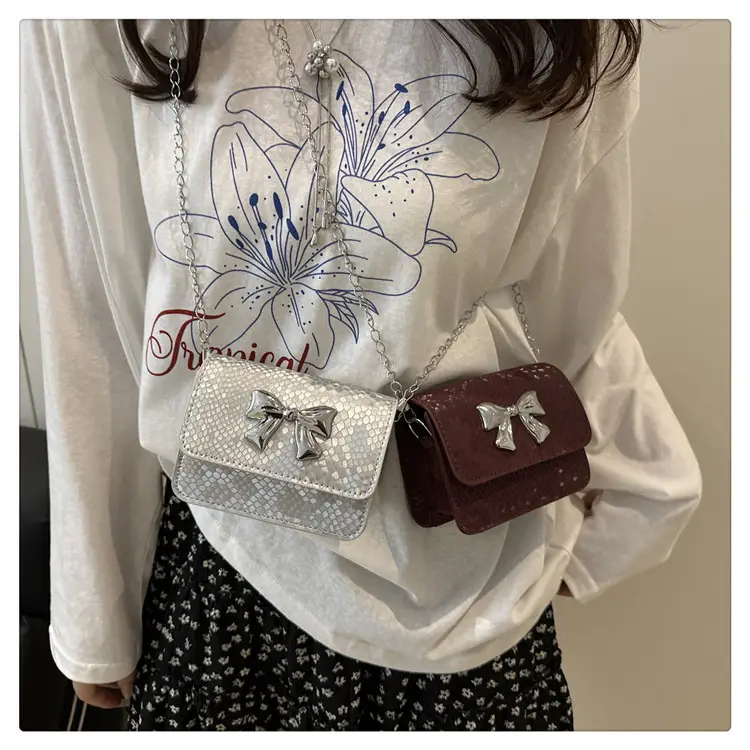 Women's White Butterfly Crossbody Bag with Chain Strap — feature 15
