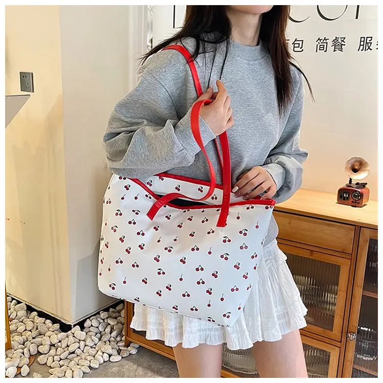 Printed Red Heart Tote Bag for Girls Women Commute — feature 11