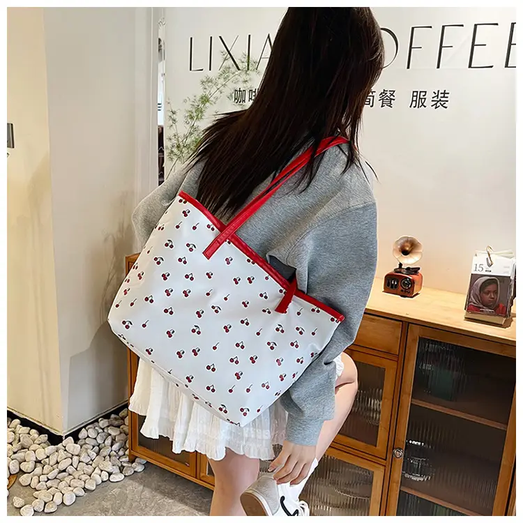 Printed Red Heart Tote Bag for Girls Women Commute — feature 12
