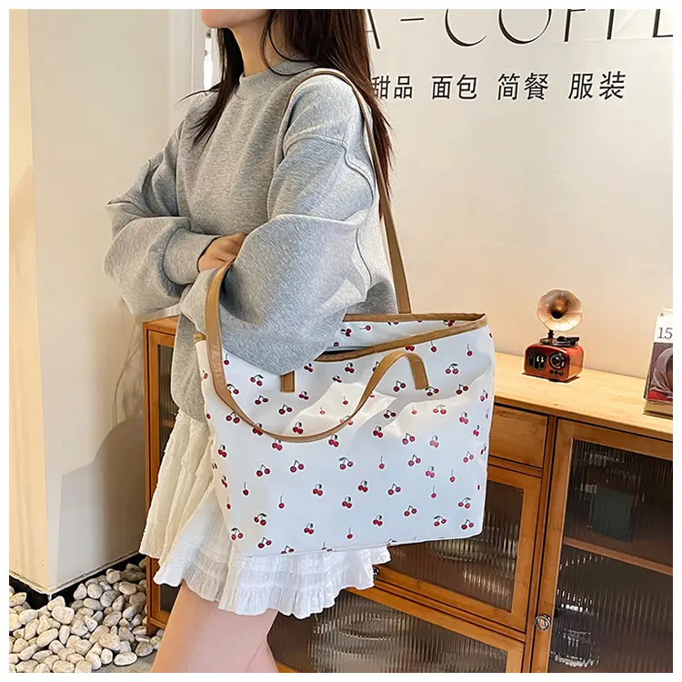 Printed Red Heart Tote Bag for Girls Women Commute — feature 13
