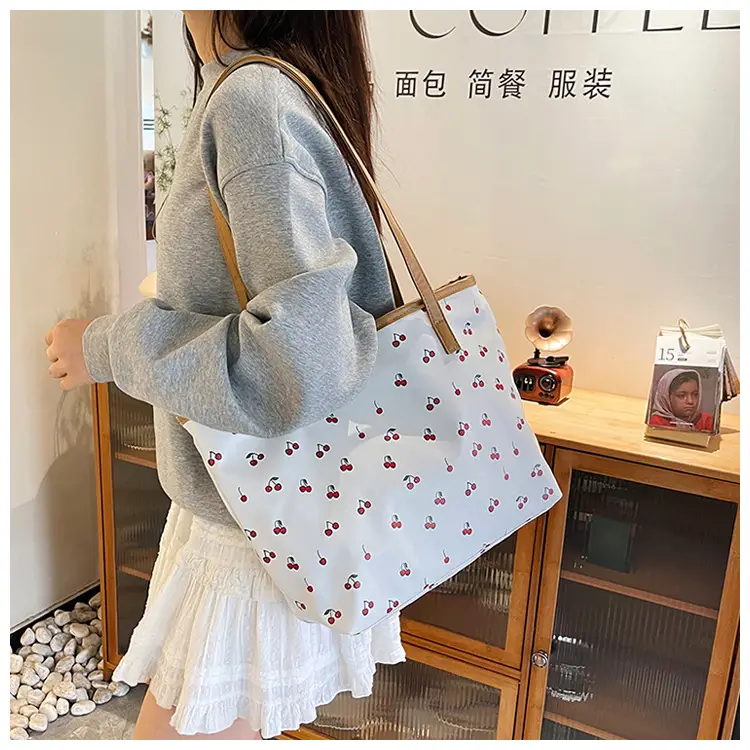 Printed Red Heart Tote Bag for Girls Women Commute — feature 14