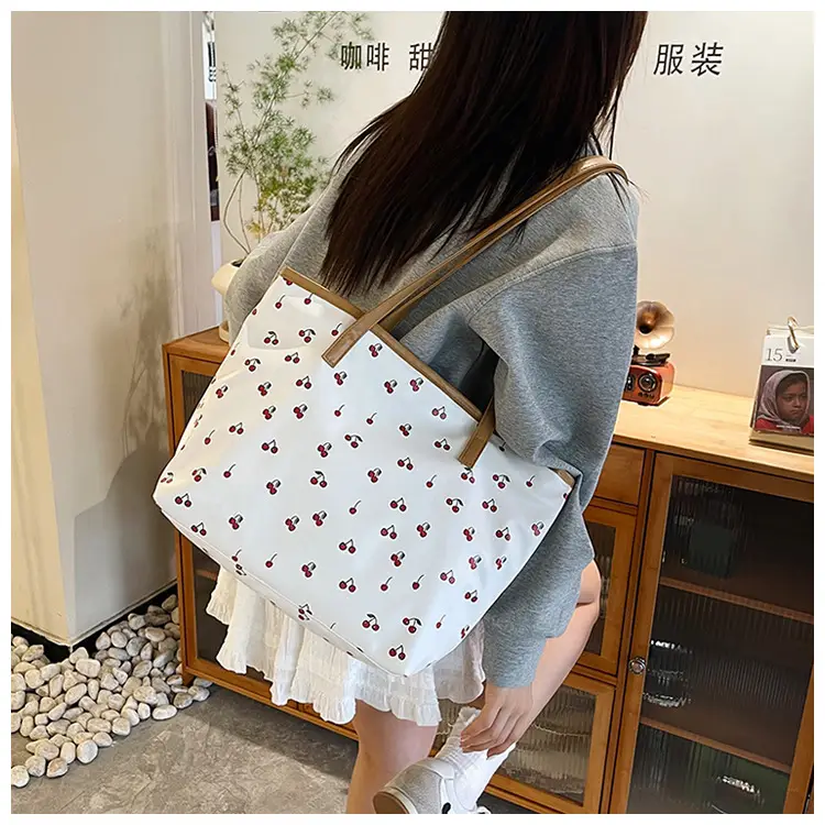 Printed Red Heart Tote Bag for Girls Women Commute — feature 15