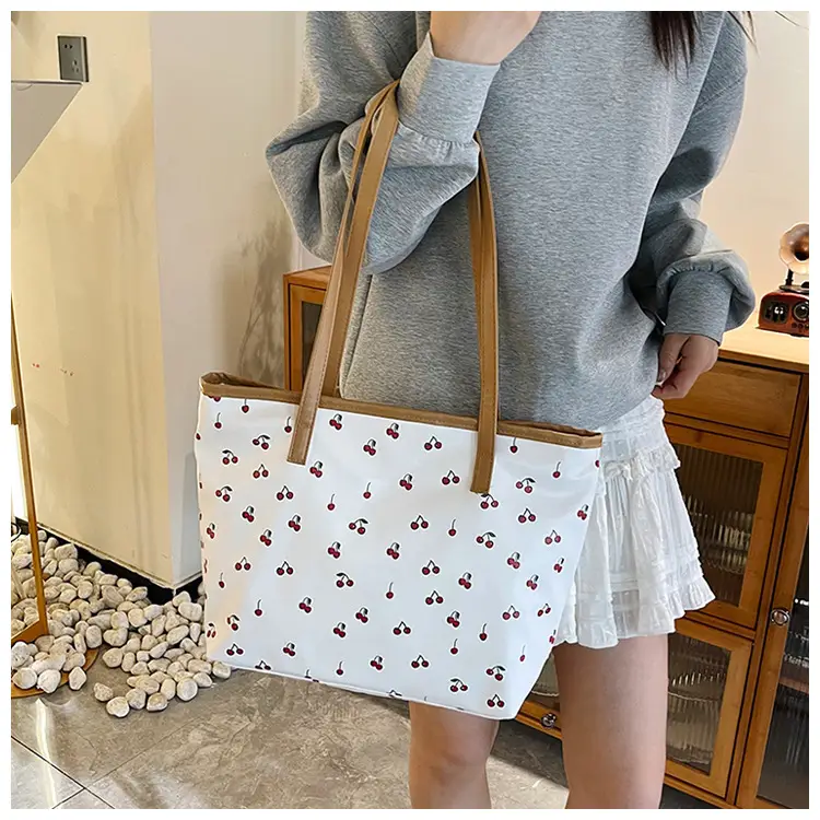 Printed Red Heart Tote Bag for Girls Women Commute — feature 16