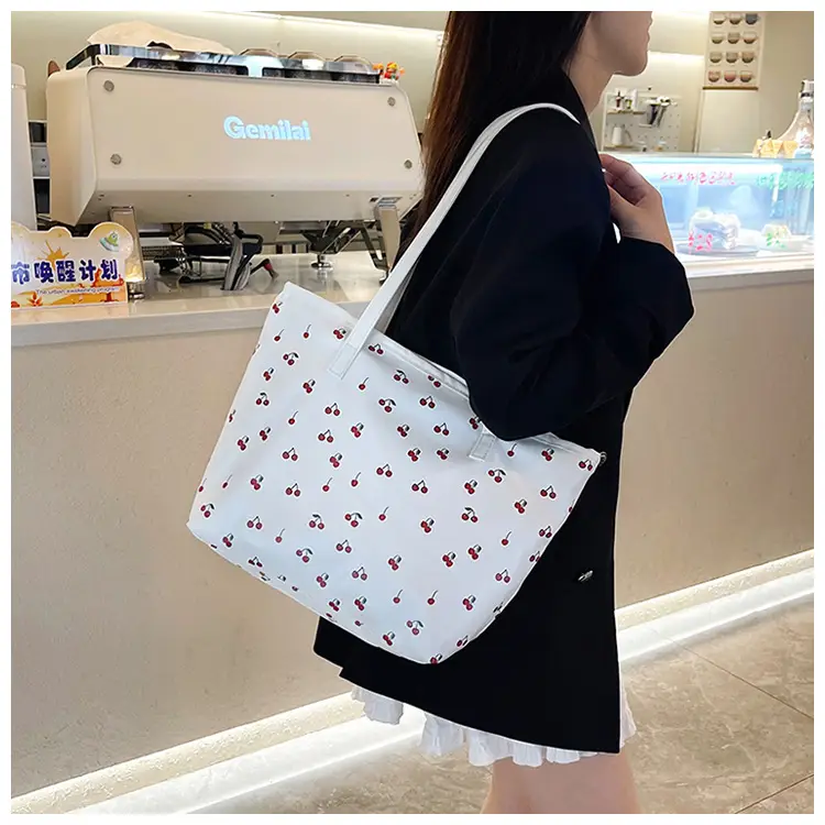 Printed Red Heart Tote Bag for Girls Women Commute — feature 18