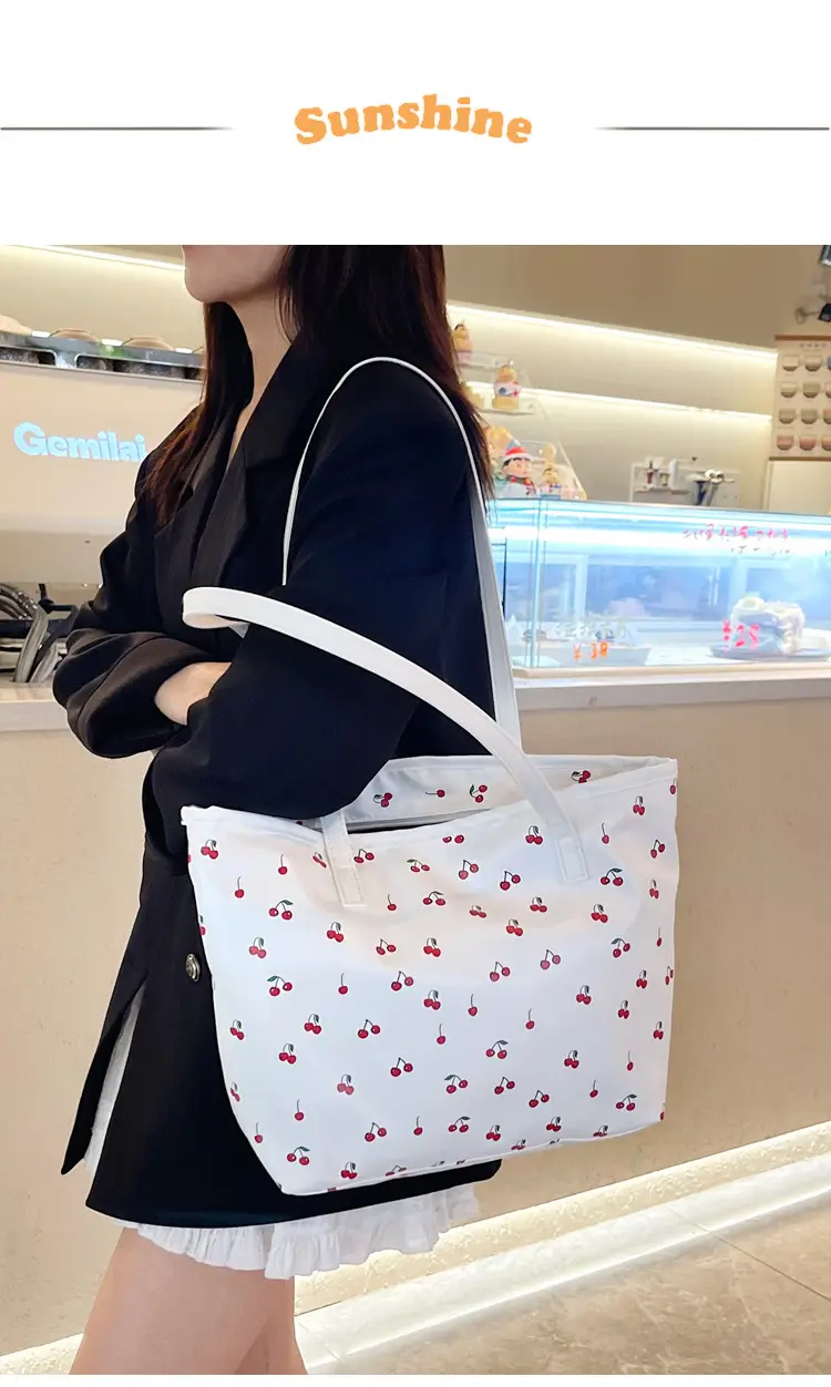 Printed Red Heart Tote Bag for Girls Women Commute — feature 2