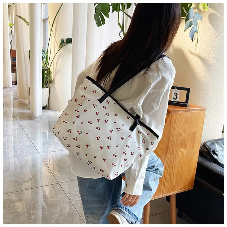 Printed Red Heart Tote Bag for Girls Women Commute — feature 21
