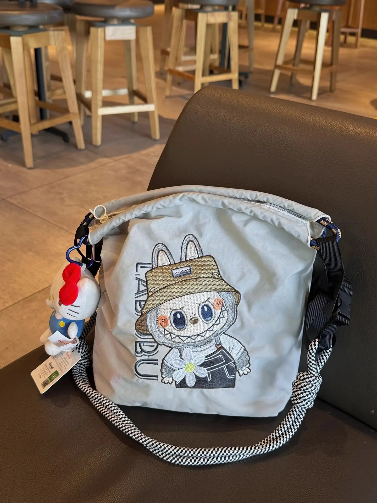 Adjustable Embroidered Zipper Bucket Bag Navy Beige — feature 5