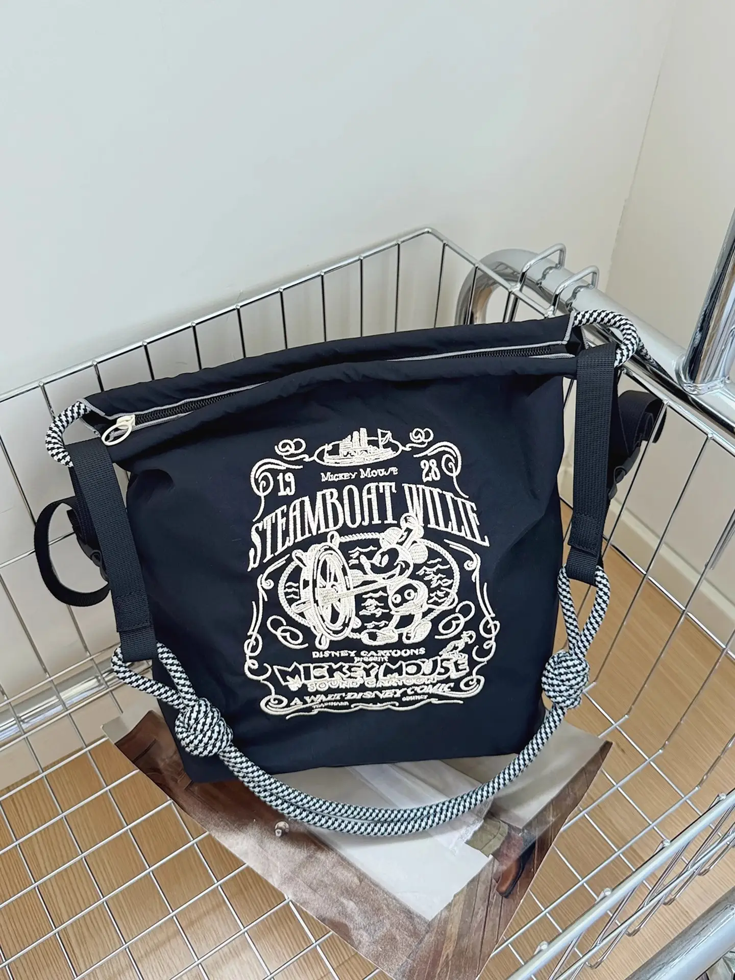 Adjustable Embroidered Zipper Bucket Bag Navy Beige — feature 8