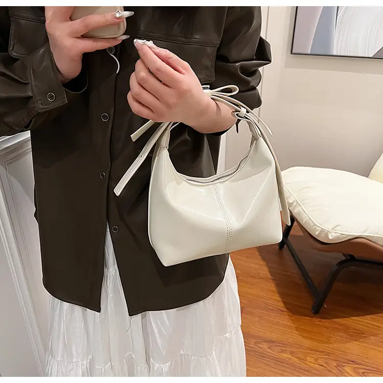 Silver High-End Crossbody Bag for Women 2026 — feature 17