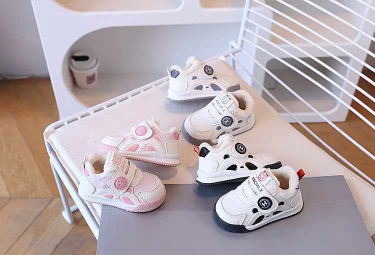 Baby Toddler Winter Shoes White Velvet Panda Design — feature 3