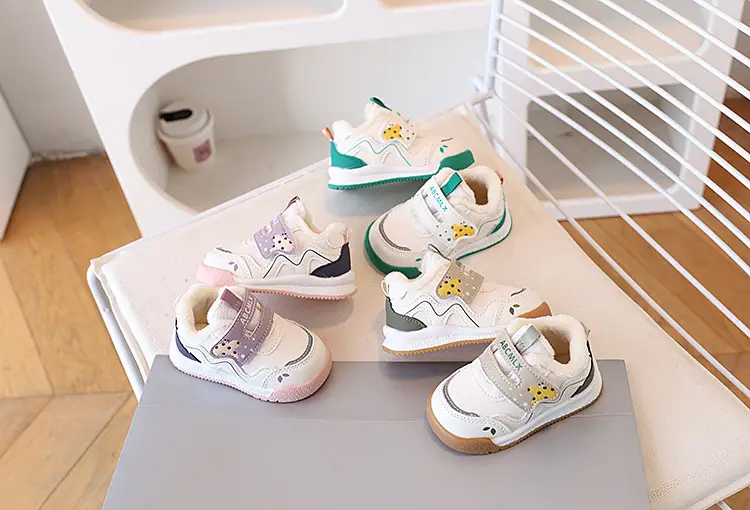 Baby Fleece Lined Toddler Shoes White Yellow Wave Design — feature 3