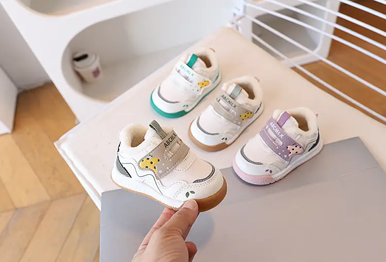 Baby Fleece Lined Toddler Shoes White Yellow Wave Design — feature 4