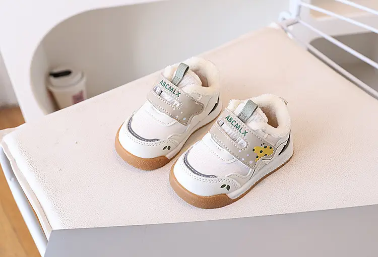 Baby Fleece Lined Toddler Shoes White Yellow Wave Design — feature 5