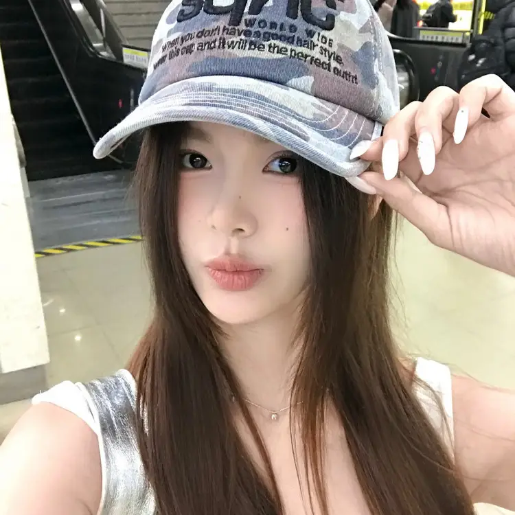 Women Retro Camo Sun Hat with Flat Brim & Anti-Hair Loss Text - Image 7