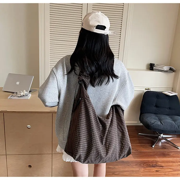 New Style Armpit Bag for Students 2025 Pleated Fabric — feature 17