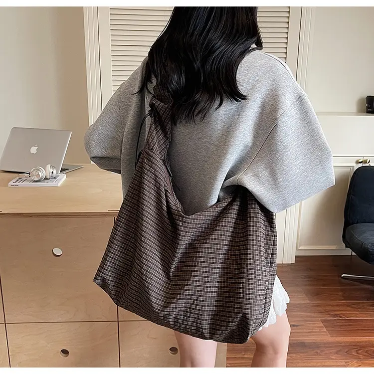 New Style Armpit Bag for Students 2025 Pleated Fabric — feature 18